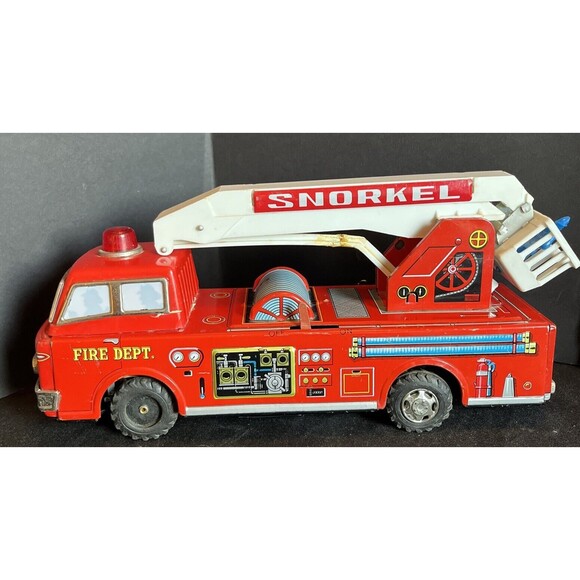 VTG Yonezawa Japan Tin Battery Operated Snorkle Fire Engine Truck Doesn’t Work - Picture 1 of 14